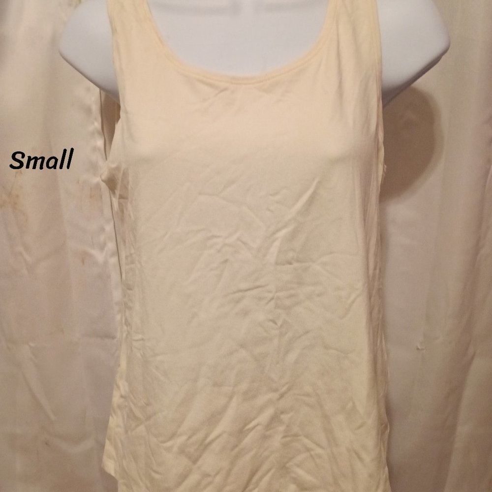 Eileen Fischer Basic beige Rayon top